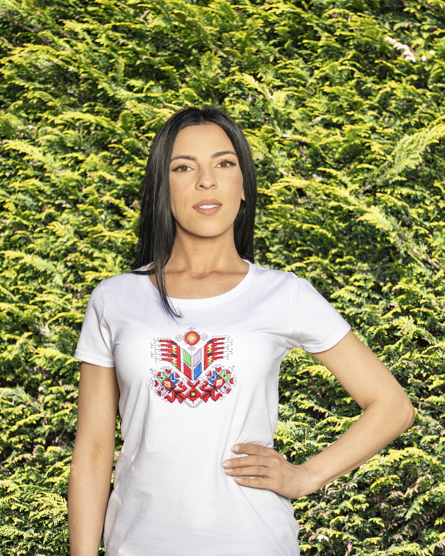 Дамска тениска с бродиран символ "Дървото на живота"