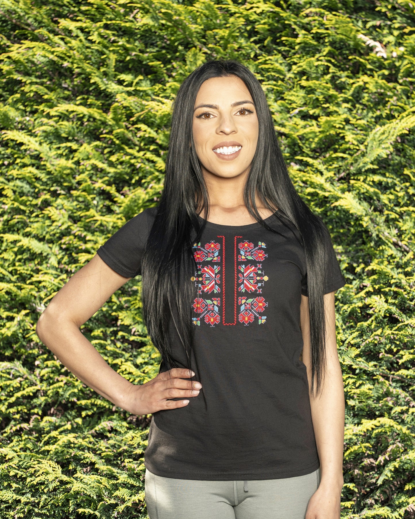 Дамска етно тениска с тракийска шевица