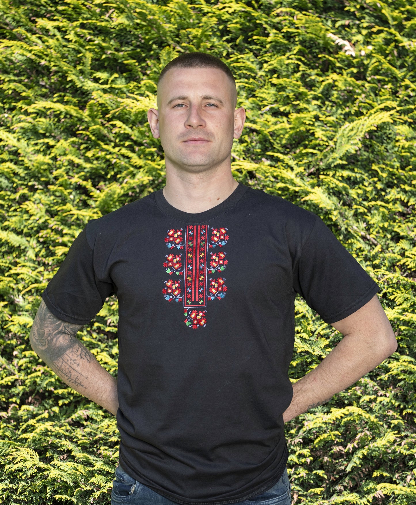 Мъжка тениска с габровска шевица